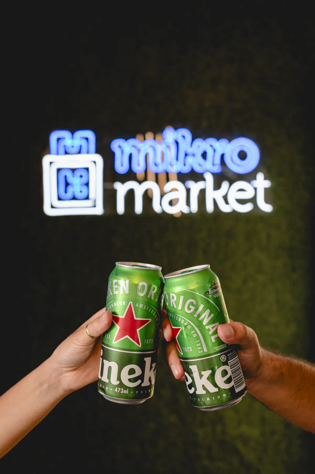 Prateleira de produtos no Mikro Market do condomínio